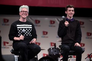 세계 동영상 축제 '비드콘'에서 이야기를 나누는 시반(오른쪽)과 오클리(왼쪽)