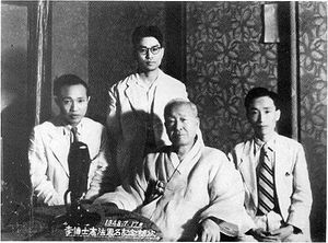 제헌헌법 공포를 마친 직후의 초대 국회의장 이승만.