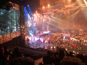 2019 브릿 어워드에서 랙앤본 맨, 샘 스미스, 두아 리파와 함께 공연하는 해리스