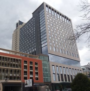 2019년에 완공된 다운타운 힐튼은 최초의 주요 DMC 프로젝트 중 하나이다.