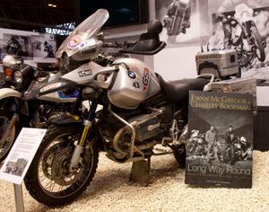 《롱 웨이 라운드》에서 사용된 모터사이클 BMW R1150GS 중 하나