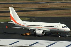호바트 공항에 있는 Skytraders Airbus A319LR