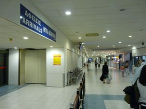 디아고라스 공항, 도착 터미널