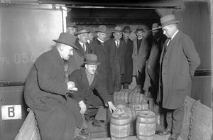 도스 계획에 따라 베를린에 도착한 최초의 미국 금