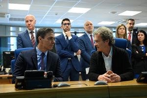 2020년 3월 4일, 페드로 산체스 총리가 보건 경고 및 비상 사태 조정 센터(es)를 방문했다.