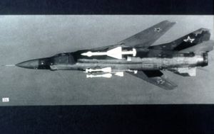 R-23 및 R-60 미사일을 장착한 MiG-23M "Flogger-B"