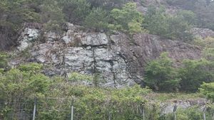 E}} 127° 21′ 36.8″