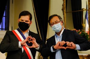 가브리엘 보리치 칠레 대통령과 구스타보 페트로 (2022년 8월 6일 취임 직전)