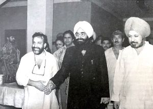 표범당 창립자 빔 싱과 자일 싱 대통령.