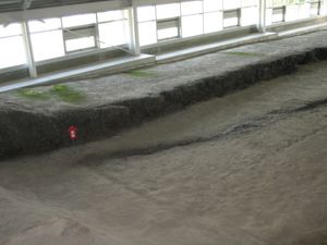 노지마 단층의 단층 움직임 흔적이 남은 지형.