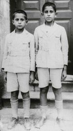 이츠하크 나본(왼쪽)과 그의 형제 빅터, 예루살렘, 1929년