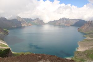 한국의 대표적인 화산호. 백두산 천지
