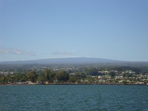 2017년 12월 힐로 만에서 바라본 마우나로아산