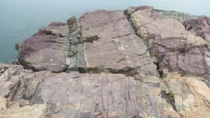 안산암질 암맥 구조