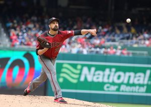 애리조나 다이아몬드백스(Arizona Diamondbacks) 프로 야구팀의 투수 T. J. 맥팔랜드(T. J. McFarland)