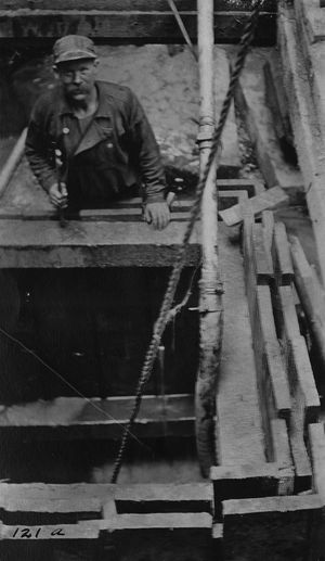 1910년 시애틀의 예전 간석지를 메운 땅에 하수도를 건설하는 모습