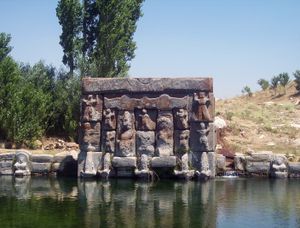 투드할리야 4세가 건설했다고 여겨지는 에플라툰-프나르의 수변 제사 유적