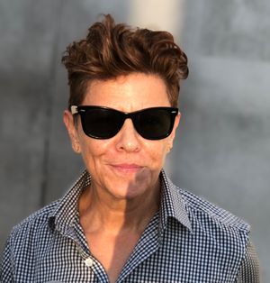 작가이자 교수인 엠마 페레즈 (2018)