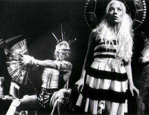 공연 중인 라 포차 노스트라의 두 멤버.