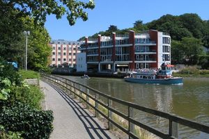 트루로 강과 팔머스로 승객을 수송하는 페리