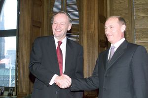 캐나다를 방문한 블라디미르 푸틴 러시아 대통령과 함께 (2000년)