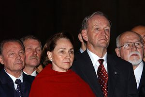 상트페테르부르크 300 주년 축제에서 부인 알린 여사와 함께 (2003년 5월 30일)