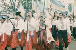 자포로제에서 열린 자포로제 시치 기념일 축제에서 코사크 복장을 한 우크라이나인, 1990