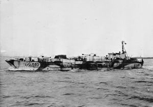 상륙정 (대형) 680은 4.7인치 해군 함포 2문을 탑재했다.