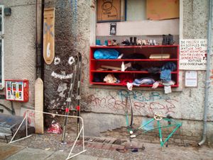 베를린의 무료 나눔함. 무료로 기증된 물품을 나누는 곳이다.