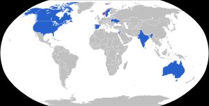 M982를 채용한 국가는 파란색으로 표시