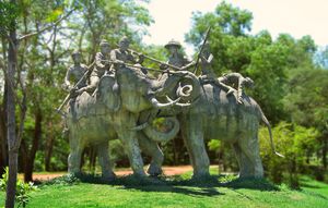 논사라이 전투(1593년)에서 미얀마 왕자 민치 스라와 싸우는 나레수안 왕, 사뭇 프라칸 주