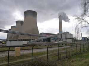 생태세는 정부가 산업으로 인해 직간접적으로 발생하는 오염을 더 잘 관리할 수 있도록 해준다.