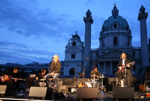 에른스트 몰덴 & 밴드가 2008년 카를 광장의 쿤스트존에서 공연