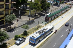 에콰도르 키토의 트롤리버스