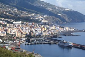 산타 크루스 데 라 팔마에는 섬의 유일한 주요 항구가 있다.