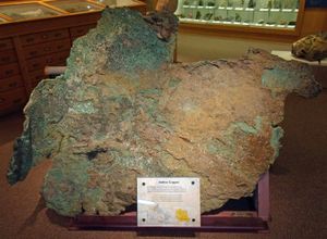 빅토리아 섬 Saneraum Hills에서 발견된 대형 원주민 구리 표본