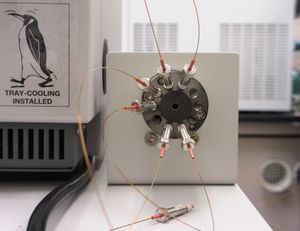 극미량 유속에 사용되는 나노 액체 크로마토그래피(nano-LC) 시스템의 튜빙