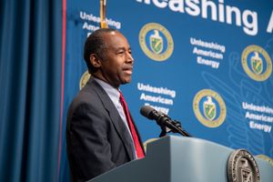 2019년 연설하는 카슨