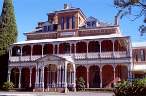 던트리리그; 문화유산으로 지정된 저택