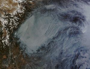 쓰촨 분지 내에 형성된 스모그, 서쪽의 다쉐 산맥