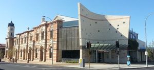 메인 코너와 옛 시청