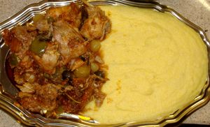 폴렌타의 전형적인 접시 (토끼와 함께 묘사됨)