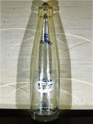 사과 계열 향의 미츠야 사이다에 대응하여 1967년에 출시된 감귤 계열 향의 "미츠야 레모라"