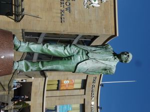 2002년에 세워진 도널드 듀어 동상