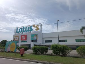 로터스 카장(Lotus's Kajang), 카장 사우자나 임피안(Saujana Impian)에 위치