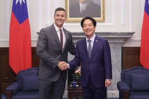 2024년 5월 중화민국(ROC) 총통 라이칭더와 함께 있는 페냐