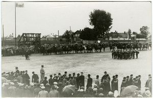 1930년 마리얌폴레에서 열린 리투아니아 사격 연맹의 용기병 퍼레이드