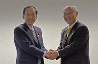 야마구치 슌이치와 함께 (2014년 10월 22일 정보통신연구기구 본부에서)