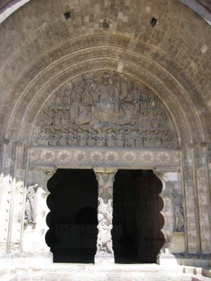 모아사크의 로마네스크 양식 정문—내용 참조. 여기의 팀파눔 세부 묘사.