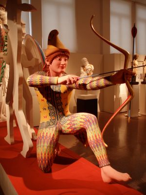 아이기나의 아파이아 신전에서 출토된 트로이 궁수의 재구성된 색상 계획.